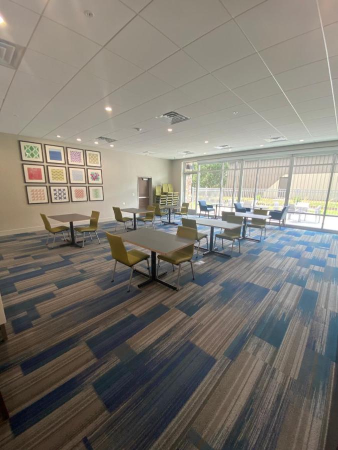 Holiday Inn Express & Suites - Madison West - Middleton By Ihg エクステリア 写真