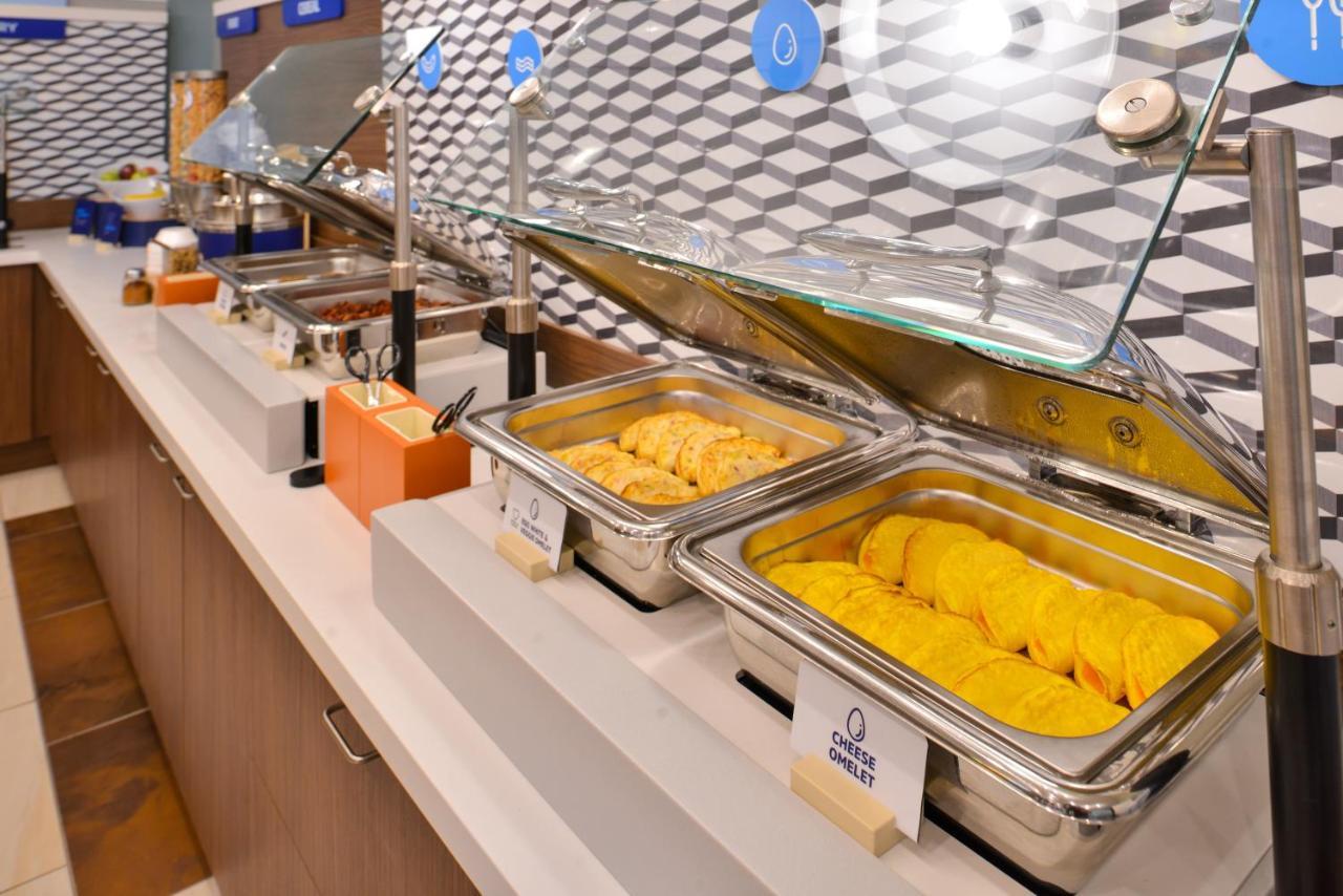 Holiday Inn Express & Suites - Madison West - Middleton By Ihg エクステリア 写真