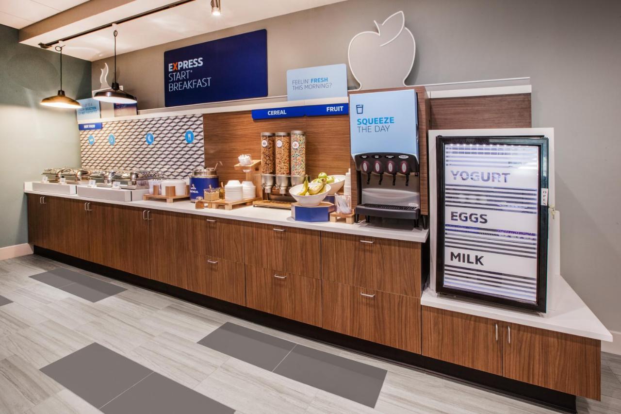 Holiday Inn Express & Suites - Madison West - Middleton By Ihg エクステリア 写真