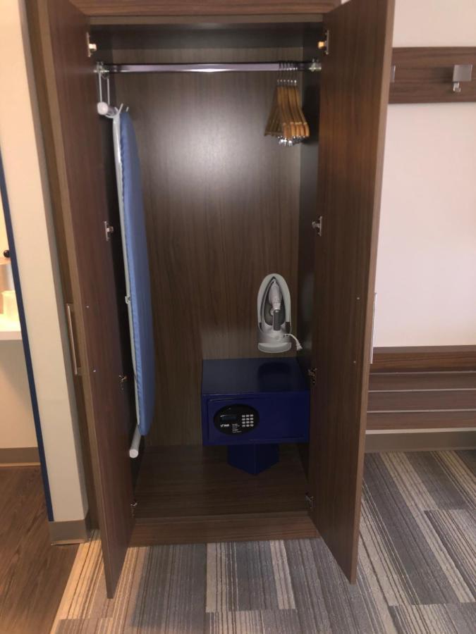 Holiday Inn Express & Suites - Madison West - Middleton By Ihg エクステリア 写真