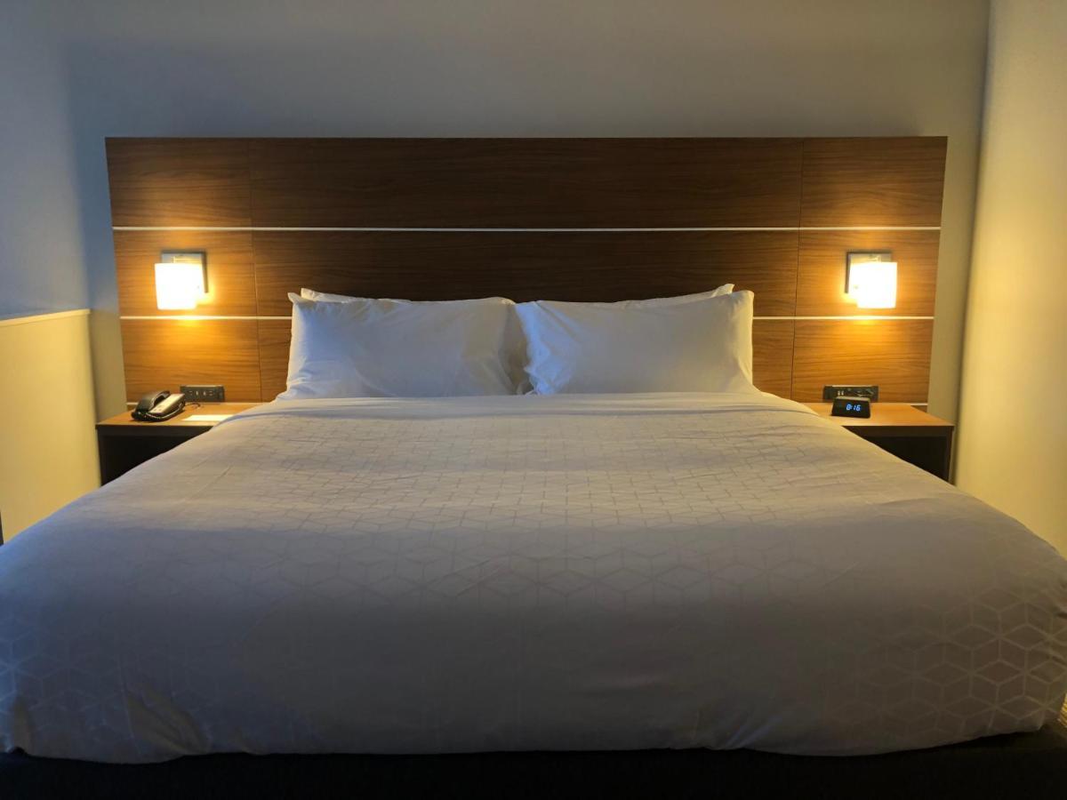 Holiday Inn Express & Suites - Madison West - Middleton By Ihg エクステリア 写真