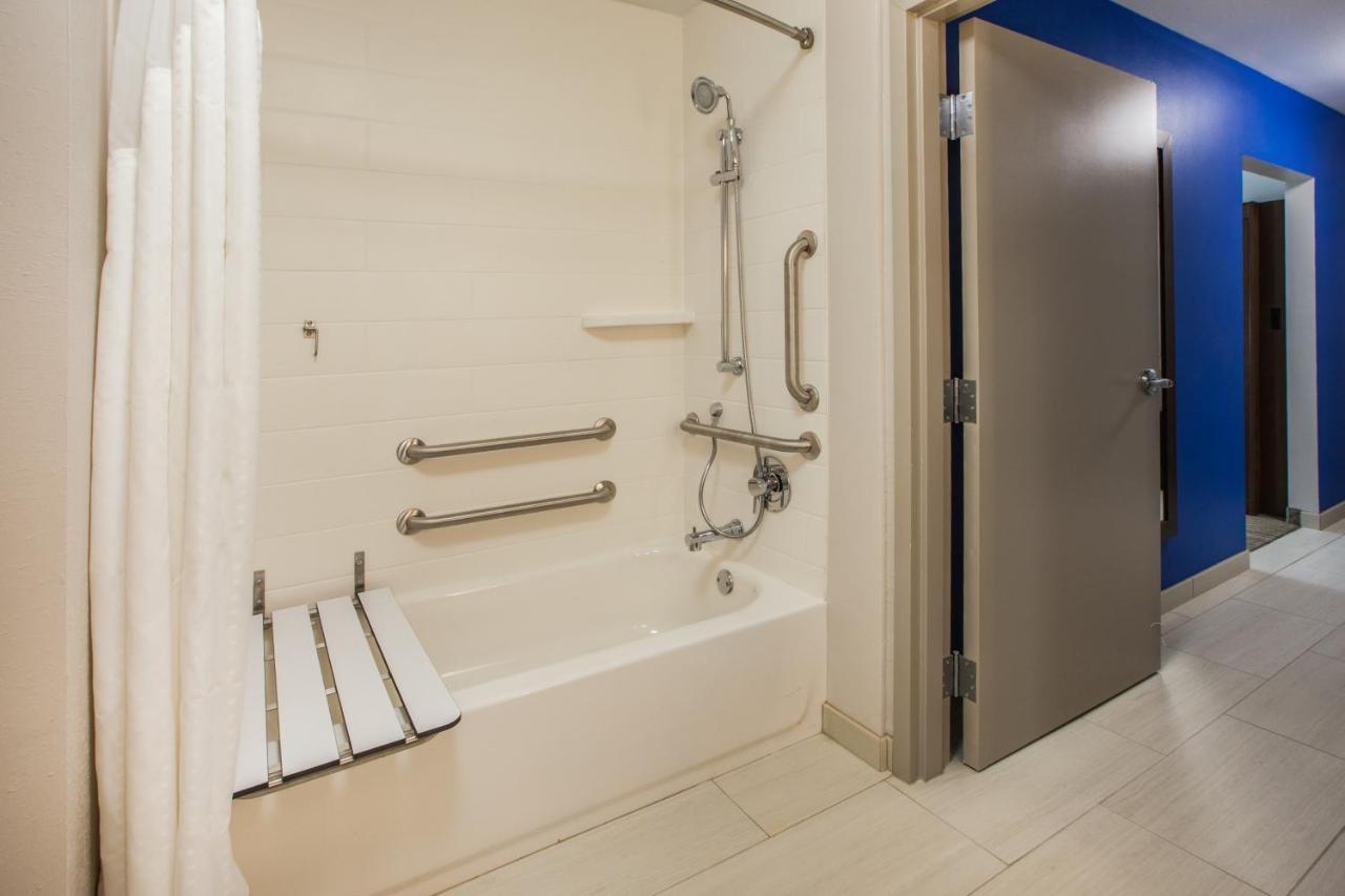 Holiday Inn Express & Suites - Madison West - Middleton By Ihg エクステリア 写真