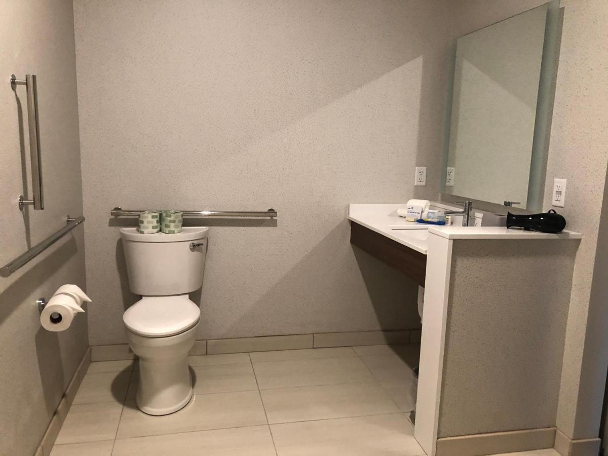 Holiday Inn Express & Suites - Madison West - Middleton By Ihg エクステリア 写真