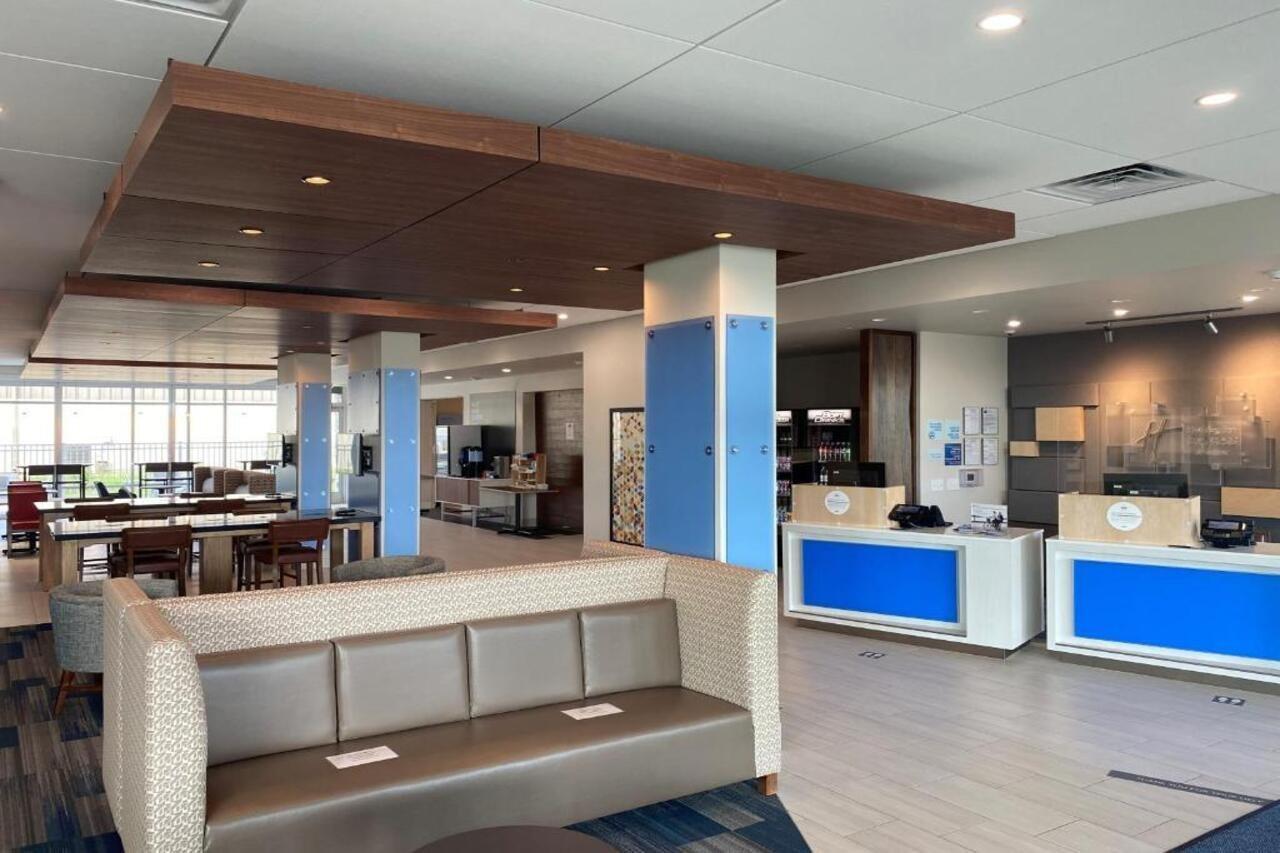 Holiday Inn Express & Suites - Madison West - Middleton By Ihg エクステリア 写真
