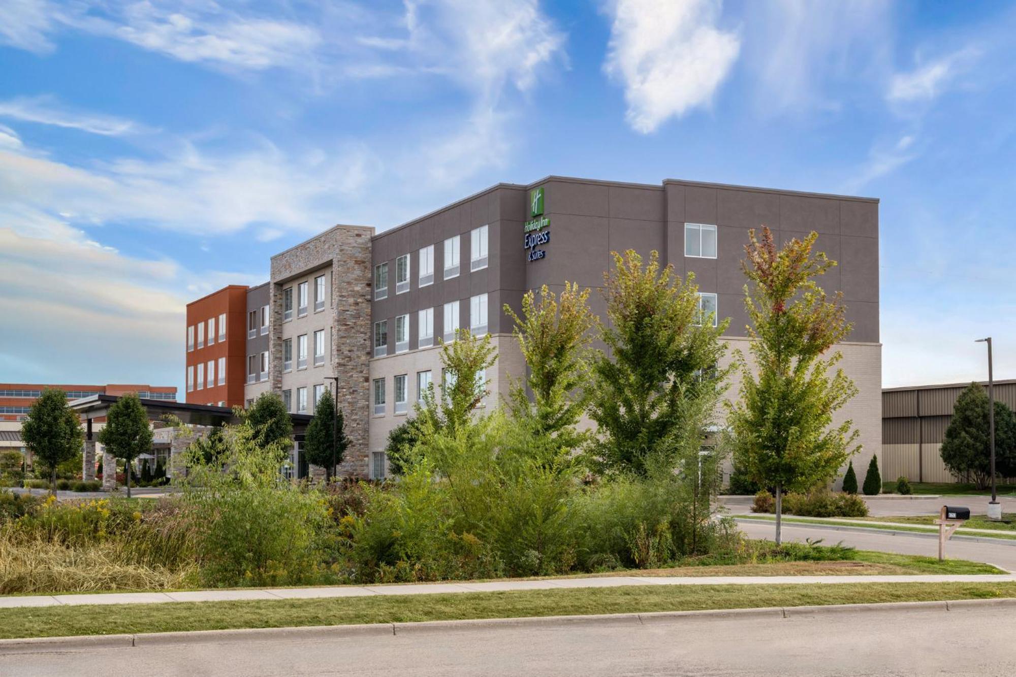 Holiday Inn Express & Suites - Madison West - Middleton By Ihg エクステリア 写真
