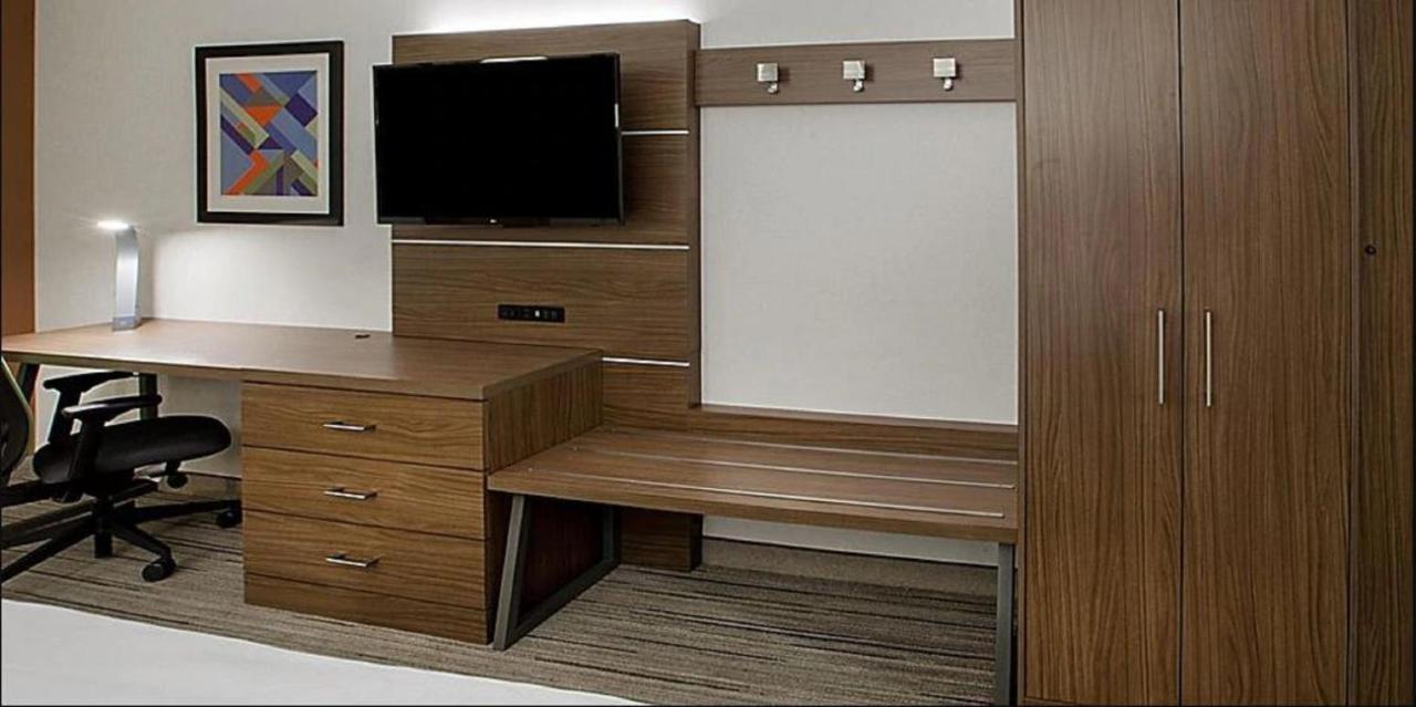 Holiday Inn Express & Suites - Madison West - Middleton By Ihg エクステリア 写真